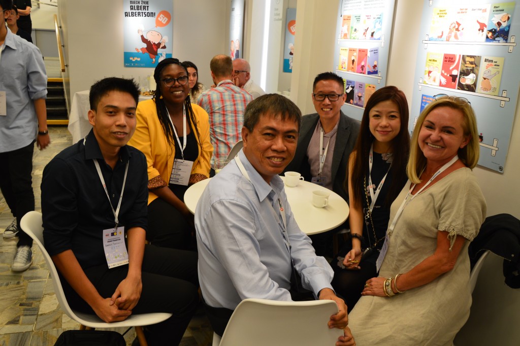 Nauczyciele z Singapuru, Tajlandii i RPA z Panią Dyrektor Małgorzatą Wróbel