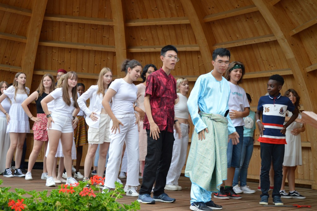 Wspólne tańce w łukowskiej muszli